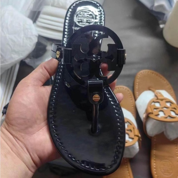 Tory Burch women’s miller patent sandal - Picture 1 of 2